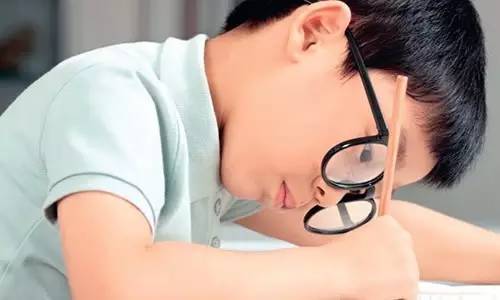 假性近視如何判斷?九個(gè)細(xì)節(jié)認(rèn)清孩子是否近視! 假性近視如何判斷?九個(gè)細(xì)節(jié)認(rèn)清孩子是否近視!