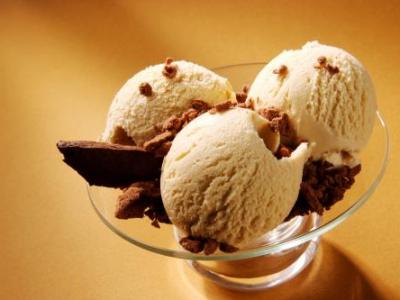 預防近視少吃冰冷甜食，多吃硬質食品