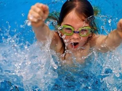 ?夏季游泳容易引發(fā)眼病