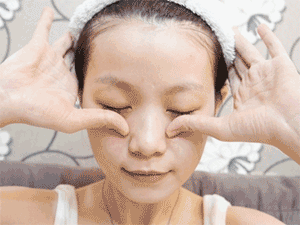 讓“眼部暗沉”的4個最糟保養習慣！