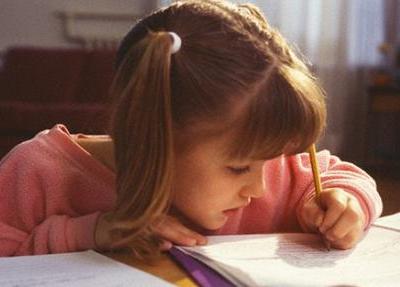 怎樣正確使用臺(tái)燈預(yù)防近視？