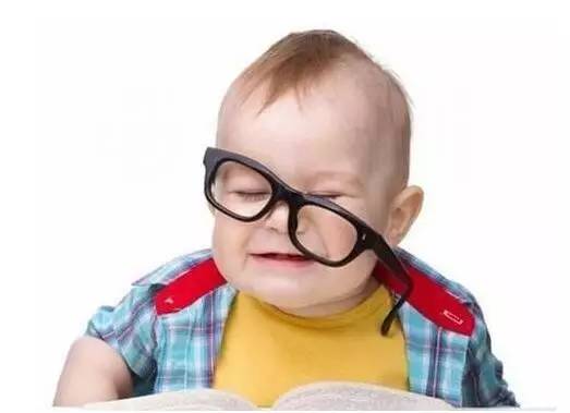 寶寶這四種奇怪眼神，很可能是近視了！