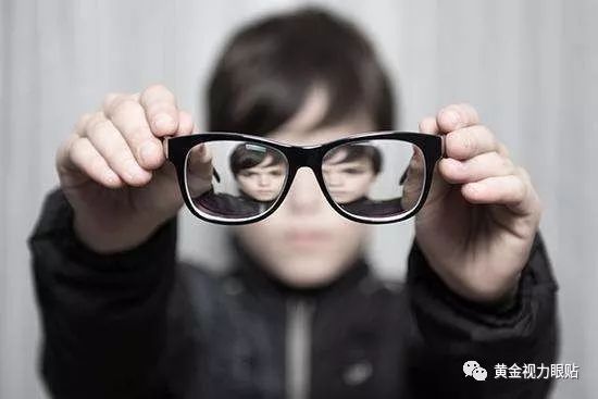 還拿高度近視不當回事？熬夜坐過山車-護眼就用黃金視力眼貼