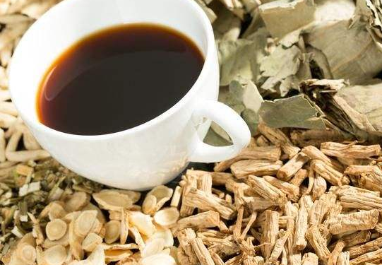 黃芪泡水喝功效禁忌食療補腎偏方