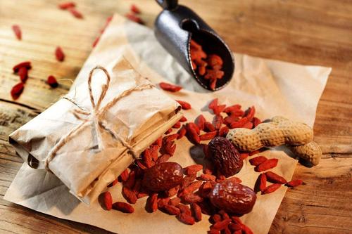 豬蹄燉雞血藤——補(bǔ)氣血強(qiáng)筋骨