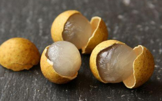 中藥桂圓皮的功效與作用及食用方法-易網健康<a href=http://www.gyfww.com/jkys/ target=_blank class=infotextkey>養生</a>網 中藥桂圓皮的功效與作用及食用方法