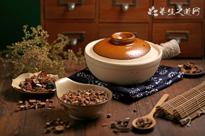 煎煮中藥該如何加水-易網<a href=http://www.gyfww.com/ target=_blank class=infotextkey>健康養生</a>網 煎煮中藥該如何加水