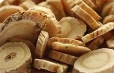 紅芪泡水喝的禁忌-易網健康<a href=http://www.gyfww.com/jkys/ target=_blank class=infotextkey>養生</a>網 紅芪泡水喝的禁忌