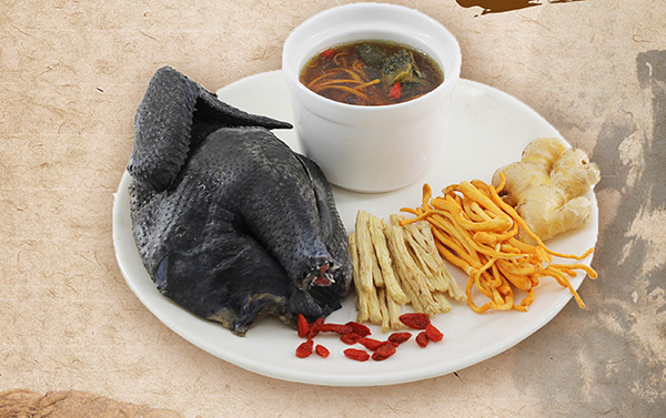 紅參燉湯配什么好 紅參燉湯的食譜