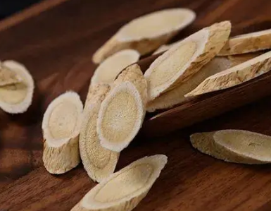 什么人不適合喝黃芪水（六種人不能吃黃芪）