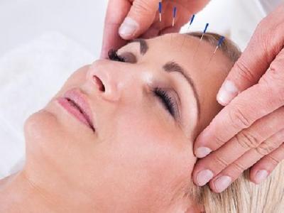 女人用什么方法可以緩解痛經(jīng)? 5個自我按摩法讓你舒服過經(jīng)期