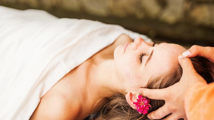 得了頸椎病如何按摩比較好按摩3穴位助你輕松擺脫頸椎病