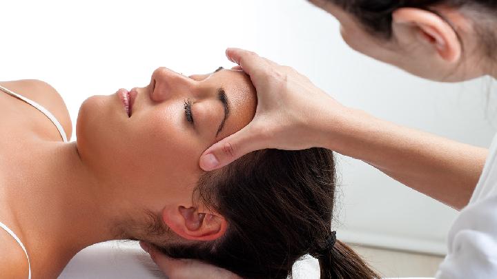 中醫如何通過按摩治療頸椎病 老中醫推薦頸部按摩保健四手法