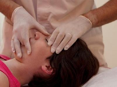 生活中該如何保護胃部健康? 中醫(yī)教你穴位按摩守護胃部健康