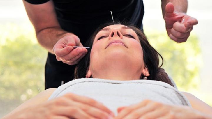 紫外線照射易致眼角長(zhǎng)雀斑 中醫(yī)三種針灸療法治眼角雀斑效果好