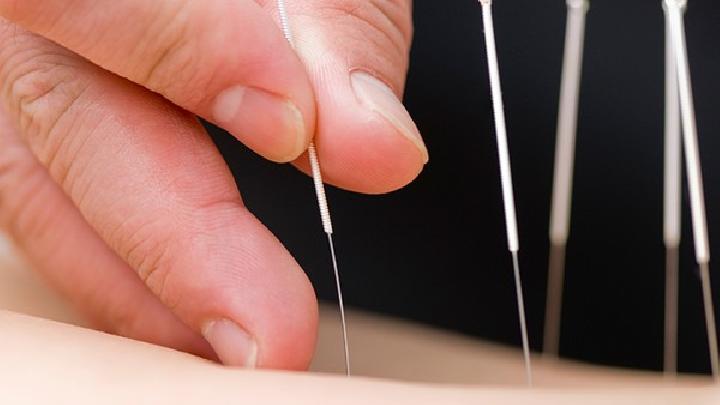 眼角常長斑到底是怎么回事?雀斑的中醫針灸療法介紹