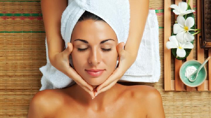 經常按摩耳部有什么保健功效 按摩耳朵有5大防病保健功效-易網<a href=http://www.gyfww.com/ target=_blank class=infotextkey>健康養生</a>網 經常按摩耳部有什么保健功效 按摩耳朵有5大防病保健功效