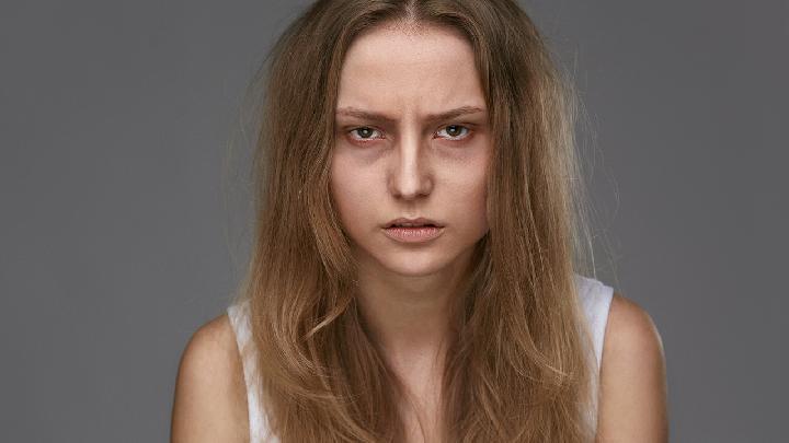 生活中應該如何去除黑眼圈 5個去除黑眼圈的按摩療法