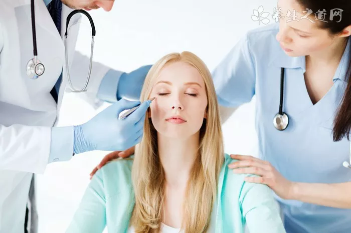 扁平疣是怎么引起的