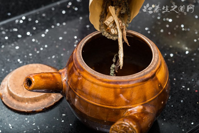 經常大量飲水是病嗎-易網健康<a href=http://www.gyfww.com/jkys/ target=_blank class=infotextkey>養生</a>網 經常大量飲水是病嗎