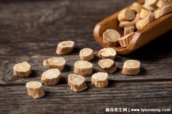 黃芪為什么下午5點(diǎn)后不能喝,易上火/影響肺功能(附服用時(shí)間)-易網(wǎng)<a href=http://www.gyfww.com/ target=_blank class=infotextkey>健康養(yǎng)生</a>網(wǎng) 黃芪為什么下午5點(diǎn)后不能喝,易上火/影響肺功能(附服用時(shí)間)