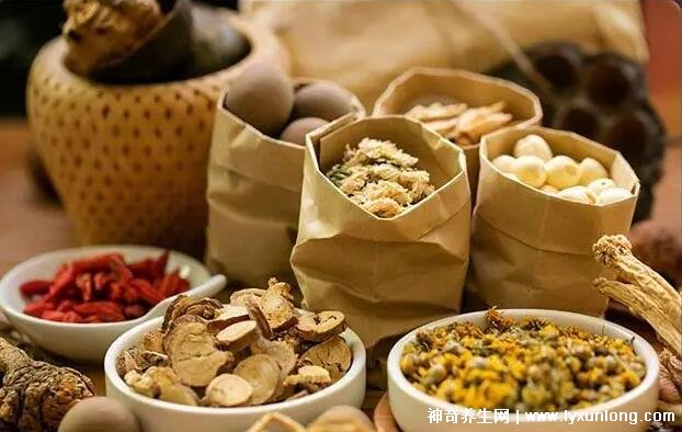 中藥排病反應四個階段，病情加重/排毒/恢復/鞏固期后康復