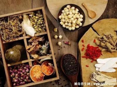 中藥排病反應(yīng)四個(gè)階段，病情加重/排毒/恢復(fù)/鞏固期后康復(fù)