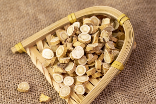 黃芪和西洋參能一起泡水喝嗎